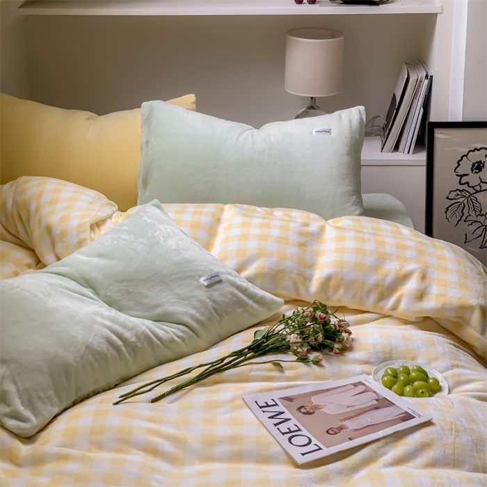 91家纺网 家纺一手货源 找家纺 洋铭区2022新款小清新撞色系列绒四件套 菠萝格