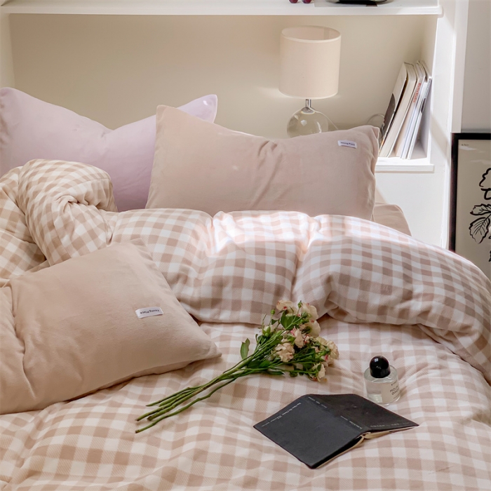 91家纺网 家纺一手货源 找家纺 洋铭区2022新款小清新撞色系列绒四件套 杏仁格