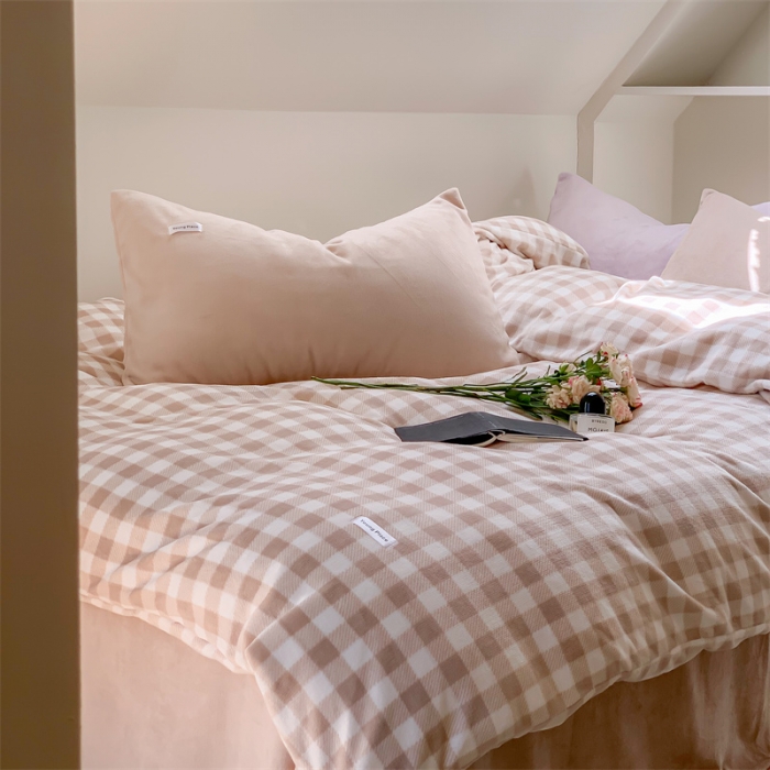 91家纺网 家纺一手货源 找家纺 洋铭区2022新款小清新撞色系列绒四件套 杏仁格