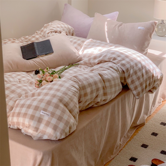 91家纺网 家纺一手货源 找家纺 洋铭区2022新款小清新撞色系列绒四件套 杏仁格