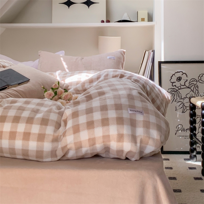 91家纺网 家纺一手货源 找家纺 洋铭区2022新款小清新撞色系列绒四件套 杏仁格