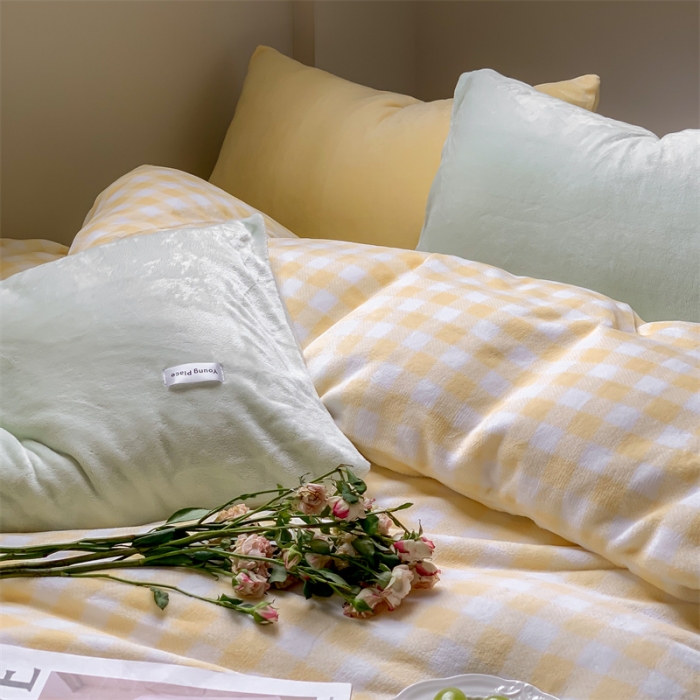 91家纺网 家纺一手货源 找家纺 洋铭区2022新款小清新撞色系列绒四件套 青柠格