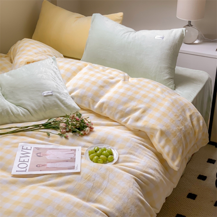 91家纺网 家纺一手货源 找家纺 洋铭区2022新款小清新撞色系列绒四件套 青柠格