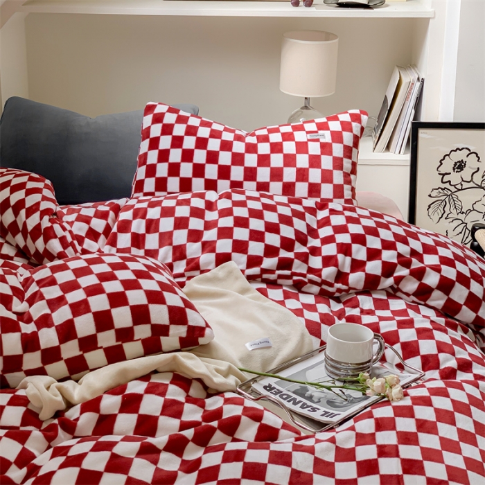 91家纺网 家纺一手货源 找家纺 洋铭区2022新款小清新撞色系列绒四件套 棋盘格红