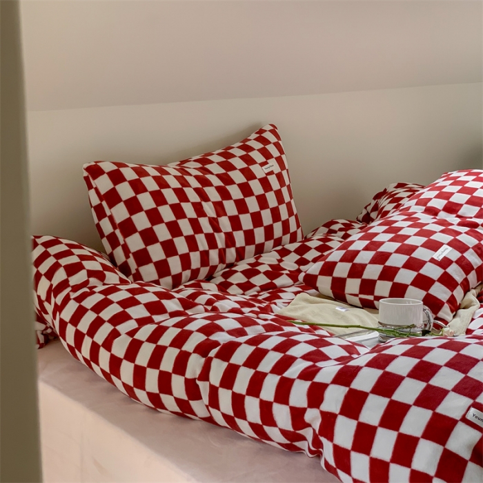 91家纺网 家纺一手货源 找家纺 洋铭区2022新款小清新撞色系列绒四件套 棋盘格红