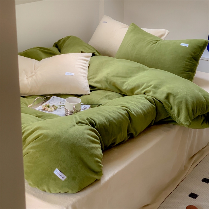 91家纺网 家纺一手货源 找家纺 洋铭区2022新款小清新撞色系列绒四件套 绿嘟嘟