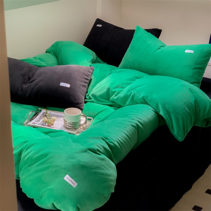 91家纺网 家纺一手货源 找家纺 洋铭区2022新款小清新撞色系列绒四件套 绿贝贝