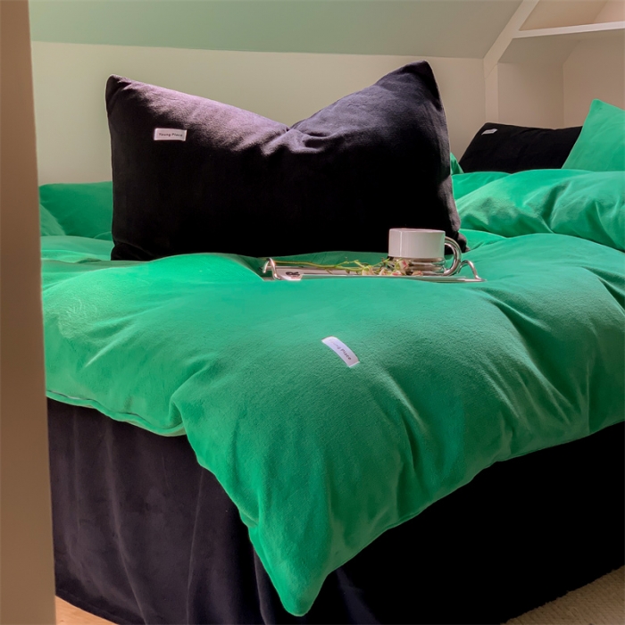 91家纺网 家纺一手货源 找家纺 洋铭区2022新款小清新撞色系列绒四件套 绿贝贝