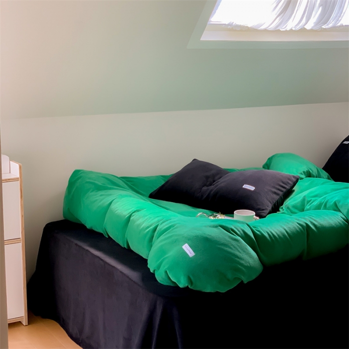 91家纺网 家纺一手货源 找家纺 洋铭区2022新款小清新撞色系列绒四件套 绿贝贝