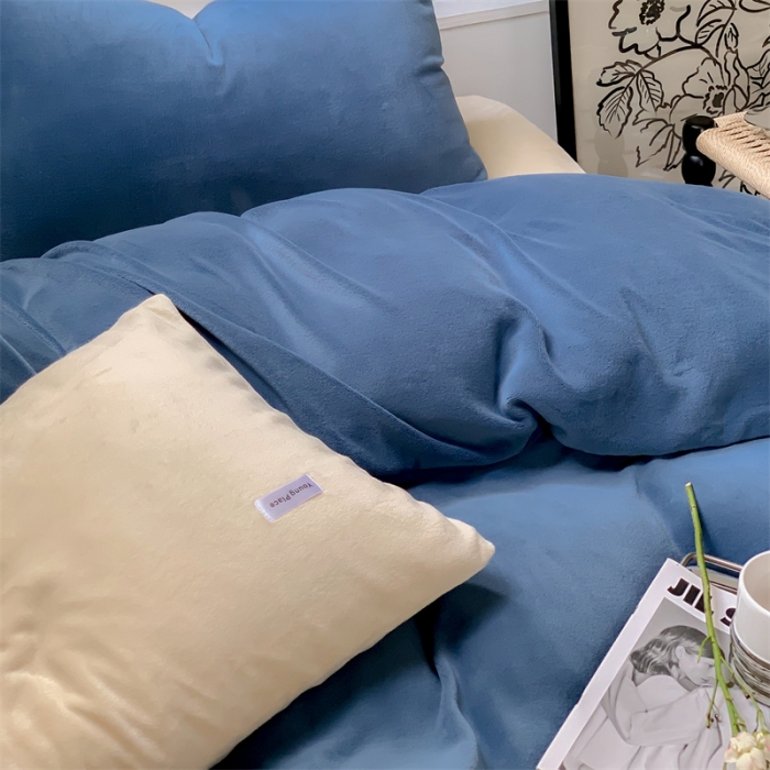 91家纺网 家纺一手货源 找家纺 洋铭区2022新款小清新撞色系列绒四件套 蓝嘟嘟