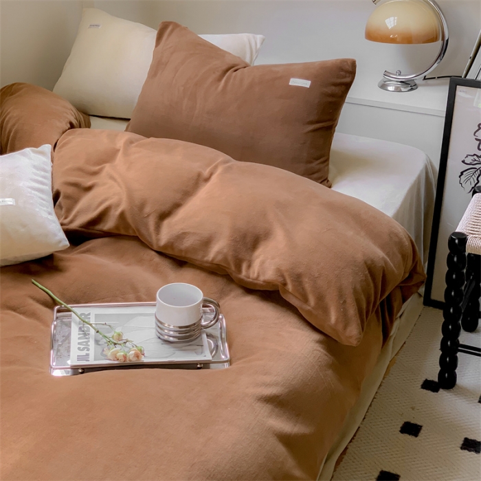 91家纺网 家纺一手货源 找家纺 洋铭区2022新款小清新撞色系列绒四件套 咖嘟嘟