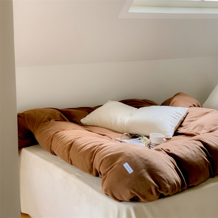 91家纺网 家纺一手货源 找家纺 洋铭区2022新款小清新撞色系列绒四件套 咖嘟嘟