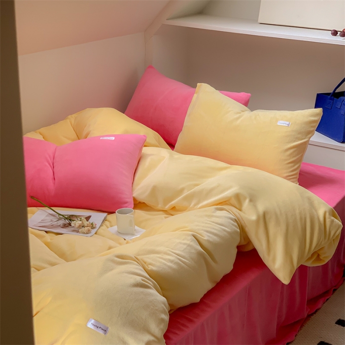 91家纺网 家纺一手货源 找家纺 洋铭区2022新款小清新撞色系列绒四件套 黄贝贝