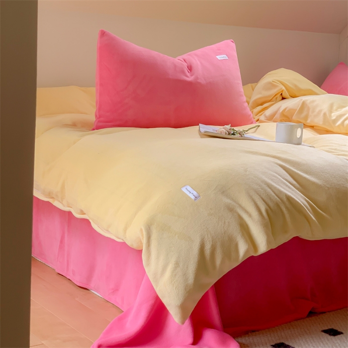 91家纺网 家纺一手货源 找家纺 洋铭区2022新款小清新撞色系列绒四件套 黄贝贝