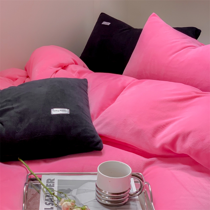 91家纺网 家纺一手货源 找家纺 洋铭区2022新款小清新撞色系列绒四件套 粉贝贝