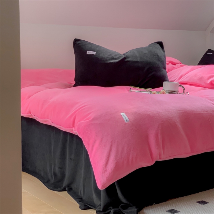 91家纺网 家纺一手货源 找家纺 洋铭区2022新款小清新撞色系列绒四件套 粉贝贝