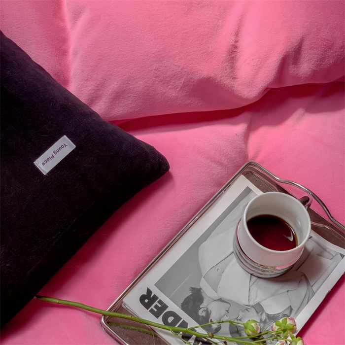 91家纺网 家纺一手货源 找家纺 洋铭区2022新款小清新撞色系列绒四件套 粉贝贝