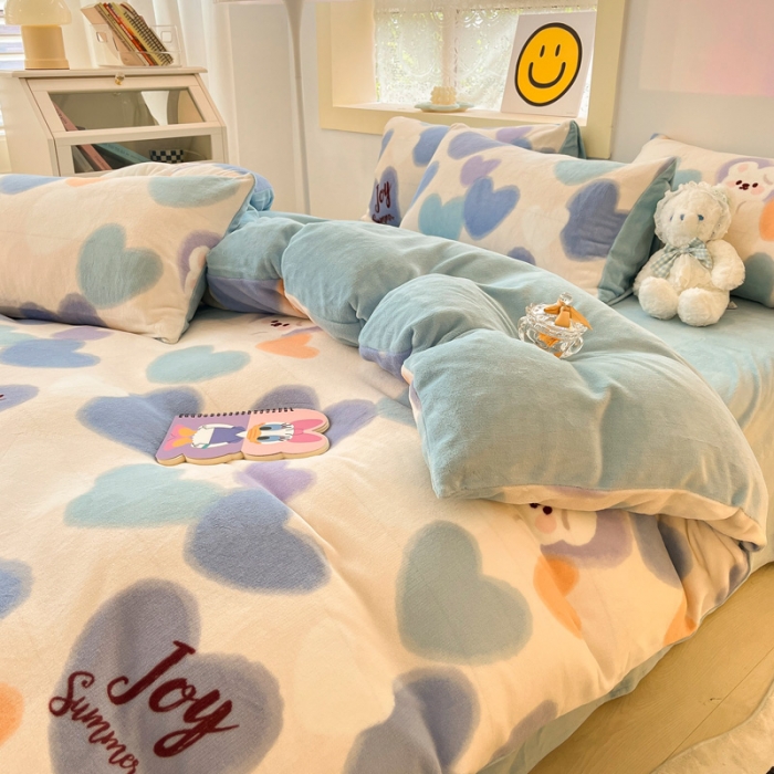 91家纺网 家纺一手货源 找家纺 金爱家 2023新款牛奶绒小清新四件套 爱心兔-兰