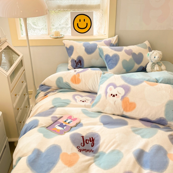 91家纺网 家纺一手货源 找家纺 金爱家 2023新款牛奶绒小清新四件套 爱心兔-兰