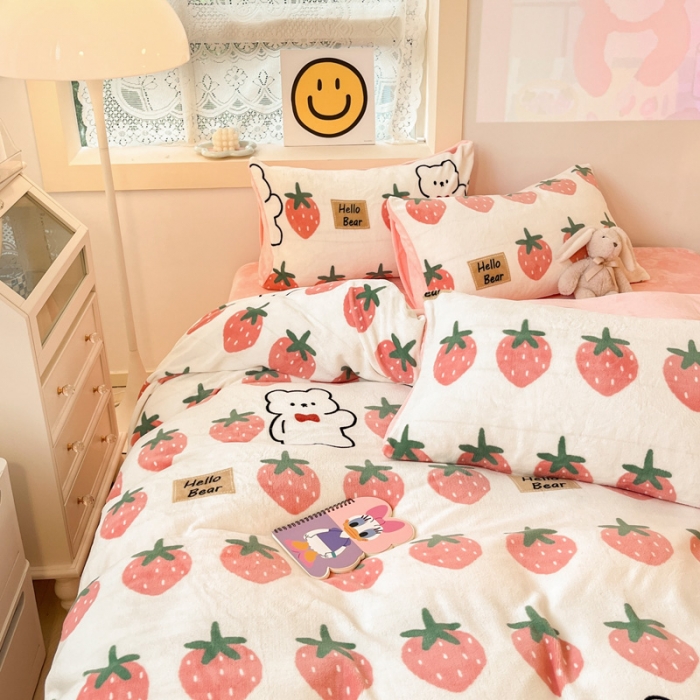 91家纺网 家纺一手货源 找家纺 金爱家 2023新款牛奶绒小清新四件套 草莓小熊