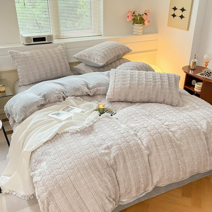 91家纺网 家纺一手货源 找家纺 金爱家 2023新款全消光牛奶绒獭兔毛绒四件套 兔毛绒-典雅灰