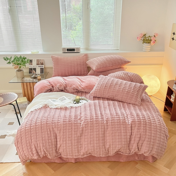 91家纺网 家纺一手货源 找家纺 金爱家 2023新款全消光牛奶绒獭兔毛绒四件套 兔毛绒-蜜桃粉