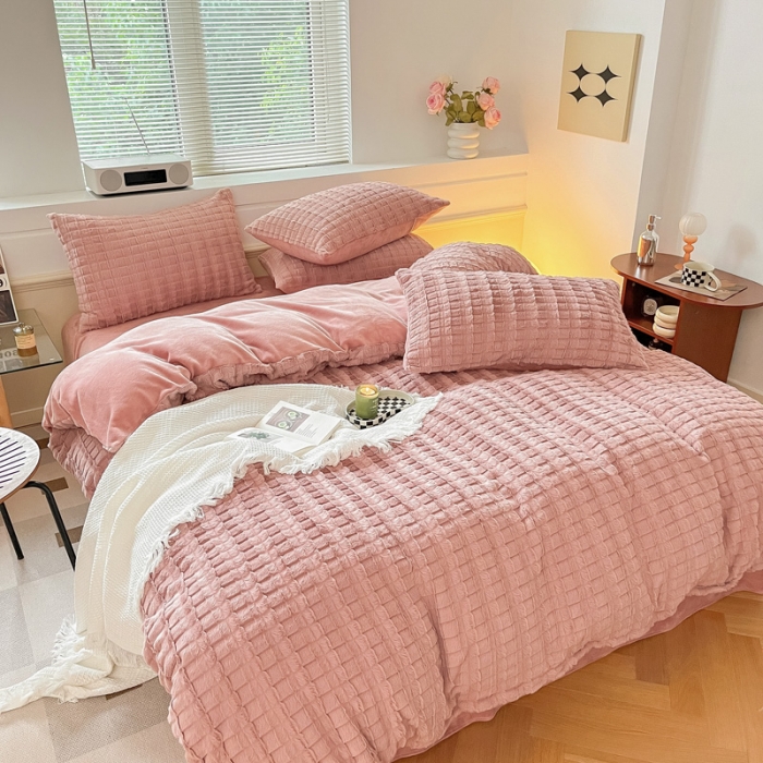 91家纺网 家纺一手货源 找家纺 金爱家 2023新款全消光牛奶绒獭兔毛绒四件套 兔毛绒-蜜桃粉