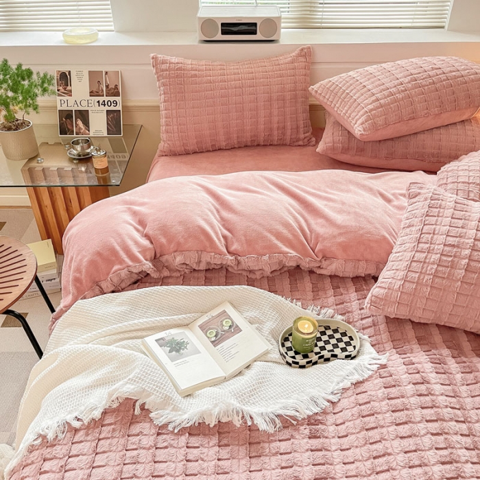 91家纺网 家纺一手货源 找家纺 金爱家 2023新款全消光牛奶绒獭兔毛绒四件套 兔毛绒-蜜桃粉