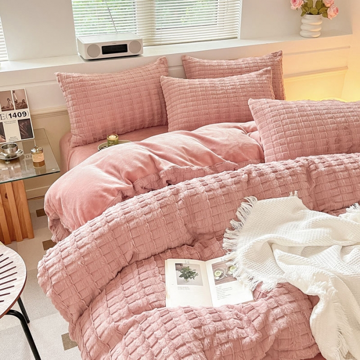 91家纺网 家纺一手货源 找家纺 金爱家 2023新款全消光牛奶绒獭兔毛绒四件套 兔毛绒-蜜桃粉