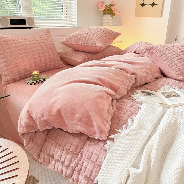 91家纺网 家纺一手货源 找家纺 金爱家 2023新款全消光牛奶绒獭兔毛绒四件套 兔毛绒-蜜桃粉