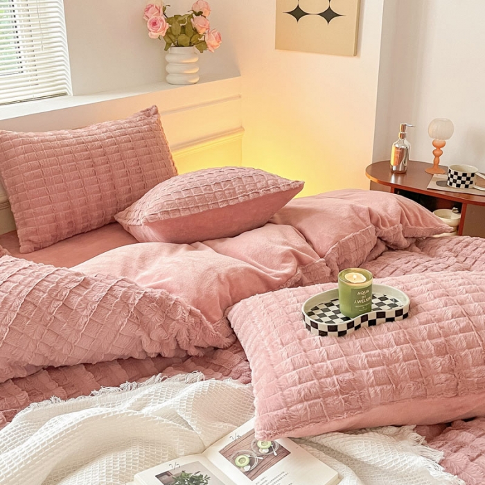 91家纺网 家纺一手货源 找家纺 金爱家 2023新款全消光牛奶绒獭兔毛绒四件套 兔毛绒-蜜桃粉