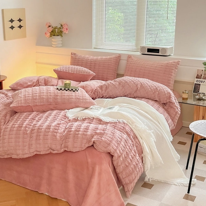 91家纺网 家纺一手货源 找家纺 金爱家 2023新款全消光牛奶绒獭兔毛绒四件套 兔毛绒-蜜桃粉