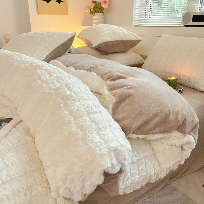 91家纺网 家纺一手货源 找家纺 金爱家 2023新款全消光牛奶绒獭兔毛绒四件套 兔毛绒-奶白咖