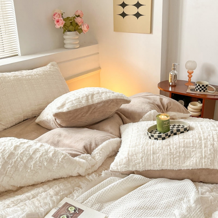 91家纺网 家纺一手货源 找家纺 金爱家 2023新款全消光牛奶绒獭兔毛绒四件套 兔毛绒-奶白咖