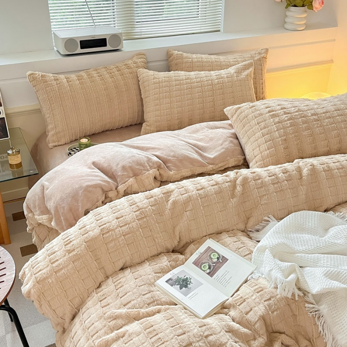 91家纺网 家纺一手货源 找家纺 金爱家 2023新款全消光牛奶绒獭兔毛绒四件套 兔毛绒-奶咖