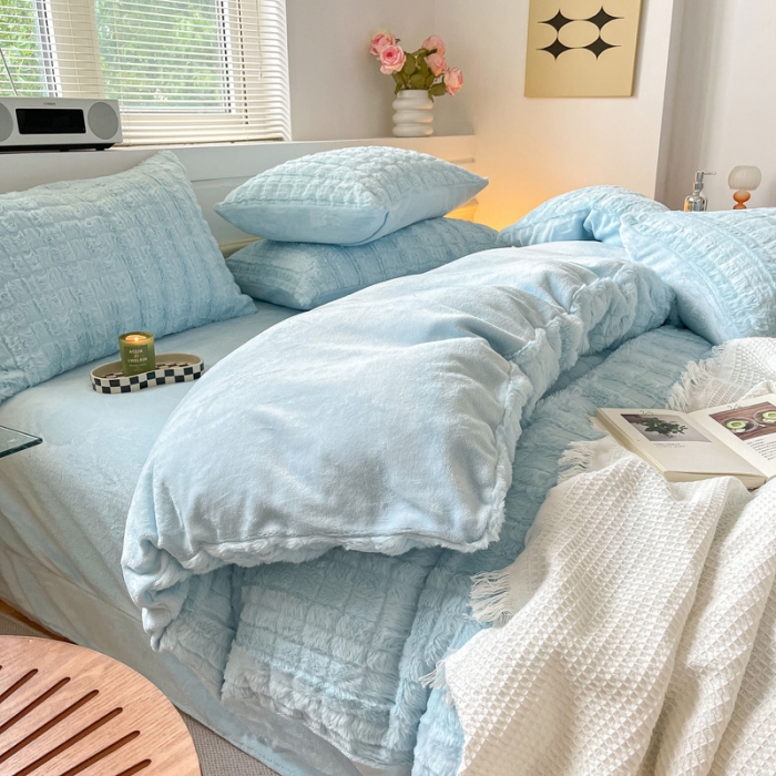 91家纺网 家纺一手货源 找家纺 金爱家 2023新款全消光牛奶绒獭兔毛绒四件套 兔毛绒-天空蓝