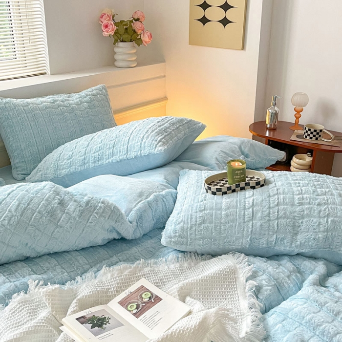 91家纺网 家纺一手货源 找家纺 金爱家 2023新款全消光牛奶绒獭兔毛绒四件套 兔毛绒-天空蓝