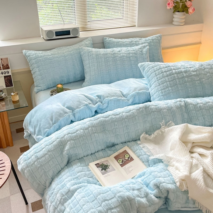 91家纺网 家纺一手货源 找家纺 金爱家 2023新款全消光牛奶绒獭兔毛绒四件套 兔毛绒-天空蓝