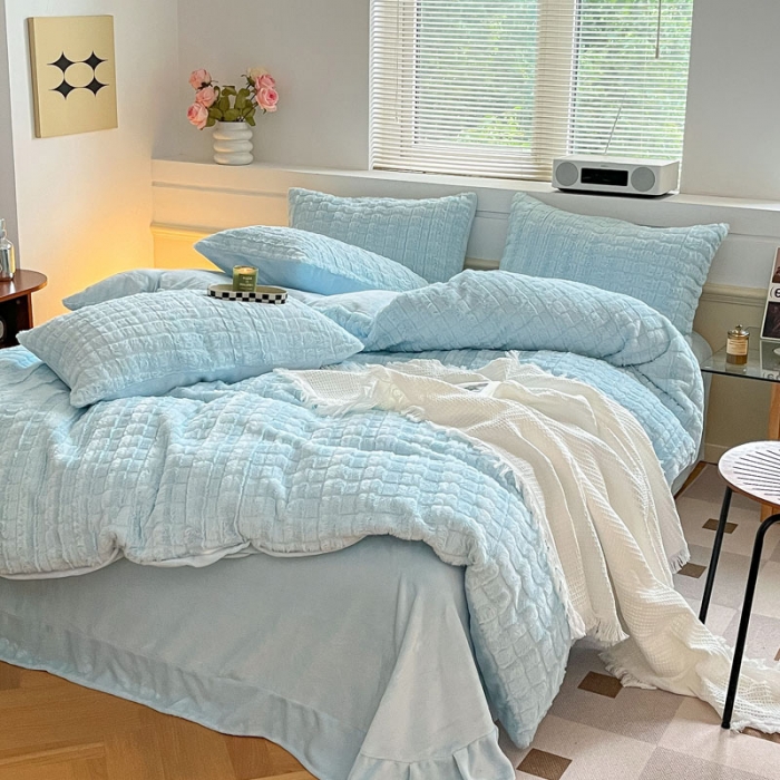 91家纺网 家纺一手货源 找家纺 金爱家 2023新款全消光牛奶绒獭兔毛绒四件套 兔毛绒-天空蓝