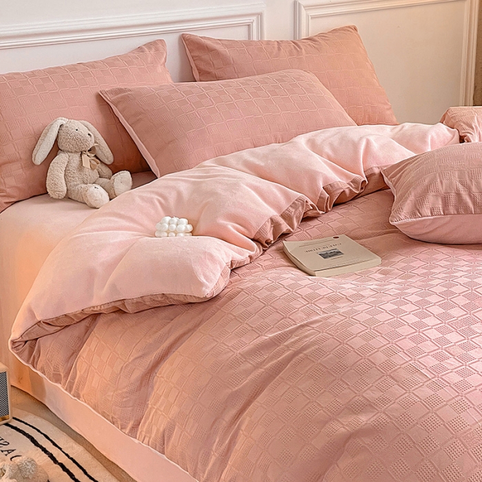 91家纺网 家纺一手货源 找家纺 金丝鸟 2022全棉华夫格提花加牛奶绒四件套 苏珊格粉