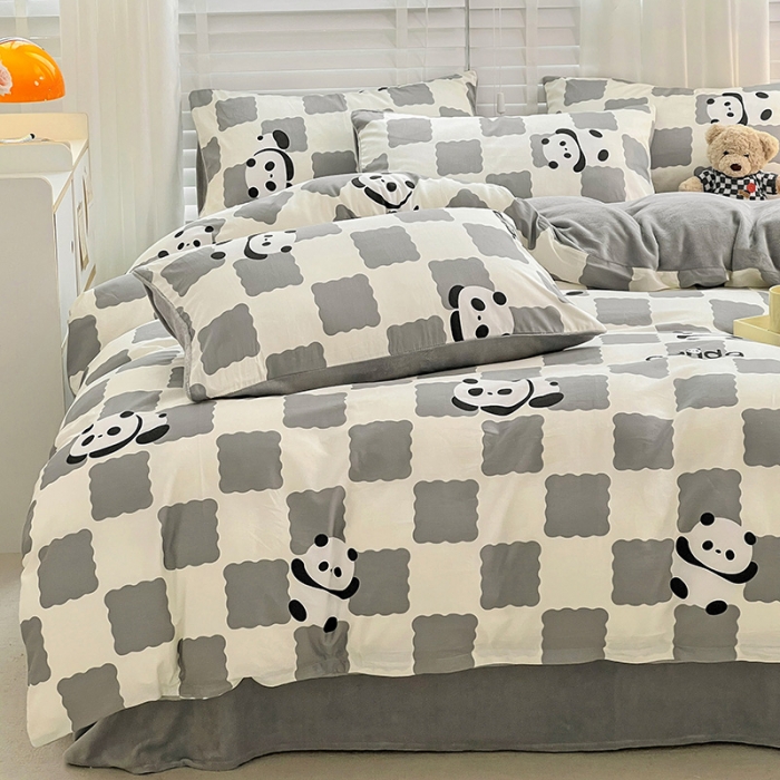 91家纺网 家纺一手货源 找家纺 金丝鸟 2022全棉印花加牛奶绒四件套 宝宝熊 灰