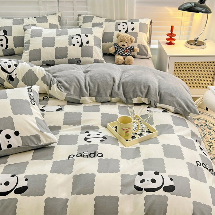 91家纺网 家纺一手货源 找家纺 金丝鸟 2022全棉印花加牛奶绒四件套 宝宝熊 灰