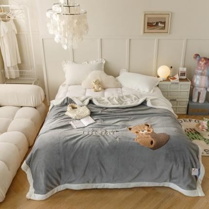 91家纺网 家纺一手货源 找家纺 总铭动2023新款牛奶绒羊羔绒双面贴布刺绣小熊毛毯盖毯披肩毯