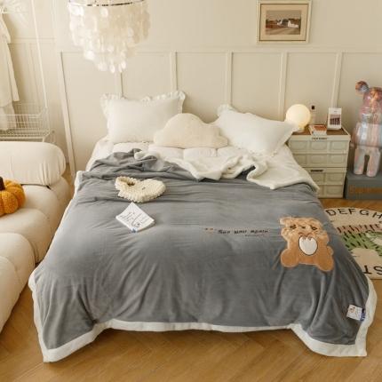 91家纺网 家纺一手货源 找家纺 总铭动2023新款牛奶绒羊羔绒双面贴布刺绣小熊毛毯盖毯披肩毯