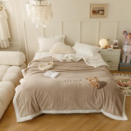 铭动 23新款牛奶绒羊羔绒双面贴布刺绣小熊毛毯盖毯披肩毯 爱心熊+咖色