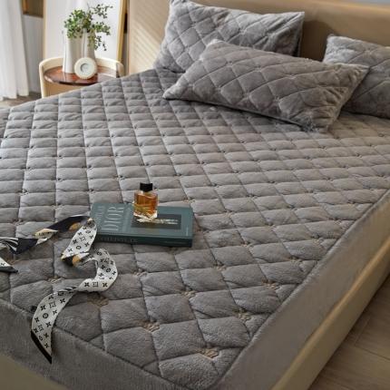 91家纺网 家纺一手货源 找家纺 2023新款冬季加厚绗缝羊羔绒床笠床垫保护套牛奶绒宝宝绒