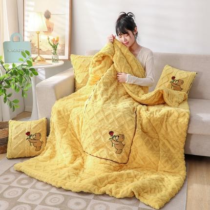 91家纺网 家纺一手货源 找家纺 宝马家纺 2022新款塔芙绒毛巾绣系列多功能抱枕被 黄色