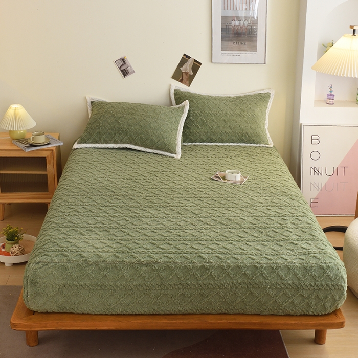 91家纺网 家纺一手货源 找家纺 启优 2022新款高克重温暖塔芙绒剪花床笠 茶绿