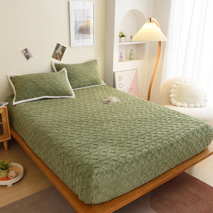 91家纺网 家纺一手货源 找家纺 启优 2022新款高克重温暖塔芙绒剪花床笠 茶绿