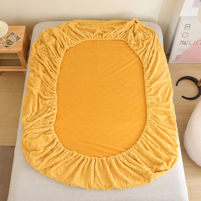 91家纺网 家纺一手货源 找家纺 启优 2022新款高克重温暖塔芙绒剪花床笠 黄色